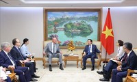 Trân Hông Hà rencontre Dmitri Chernyshenko