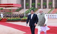 Narendra Modi accueille Phạm Minh Chính à New Delhi