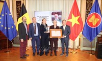 Le Vietnam rend hommage au professeur Jean Salmon, figure du droit international