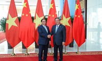 Li Qiang entame sa visite officielle au Vietnam