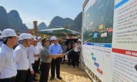 Pham Minh Chinh travaille avec les provinces de Cao Bang et Lang Son sur le projet d'autoroute Dông Dang - Trà Linh