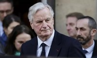 France: les oppositions accentuent la pression sur Michel Barnier