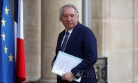 François Bayrou nommé Premier ministre: une mission périlleuse pour redresser la France