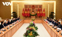 Le Vietnam et le Kirghizistan signent une déclaration commune et une série de documents de coopération bilatérale