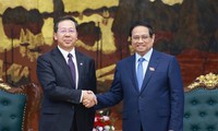 Pham Minh Chinh invite le groupe chinois Huadian à renforcer ses investissements pour la sécurité énergétique du Vietnam