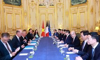Les Premiers ministres vietnamien et français explorent de nouveaux partenariats