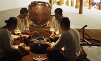 Ils font chanter la terre, le bambou et le cuivre: les sons oubliés du groupe Đàn Đó 