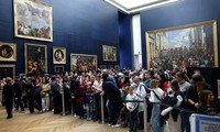 France: le musée du Louvre rouvre ses portes après un vol spectaculaire