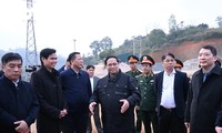 Pham Minh Chinh inspecte les chantiers des autoroutes Huu Nghi – Chi Lang et Dông Dang – Trà Linh