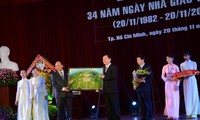 La journée des enseignants vietnamiens fêtée en grande pompe 