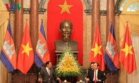 Le Premier ministre cambodgien reçu par Tran Dai Quang