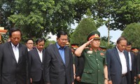 Le Premier ministre cambodgien visite les vestiges du corps 125