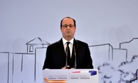 Hollande tire à boulets rouges sur les populistes