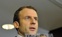 Emmanuel Macron plaide pour un «Brexit juste» auprès de Theresa May 