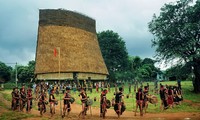 Le Dinh Tut, l’instrument de musique fétiche des Gie Trieng