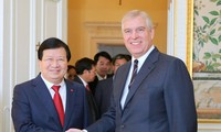 Trinh Dinh Dung rencontre le duc d’York et le prince Andrew