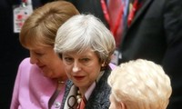 Merkel et May s'affrontent sur le Brexit