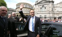 Irlande: Leo Varadkar devient le plus jeune Premier ministre 