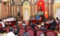 Dang Thi Ngoc Thinh reçoit des patriarches et des personnes prestigieuses du Nord-Ouest