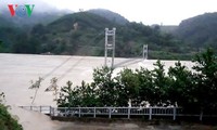 Uong Chu Luu rend visite à des sinistrés dans la province de Thanh Hoa