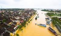 Le Premier ministre à Hoi An après le typhon Damrey