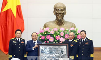 Nguyen Xuan Phuc rencontre des anciens combattants de la piste maritime Ho Chi Minh