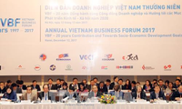 Nguyen Xuan Phuc au forum d’entreprises du Vietnam 2017