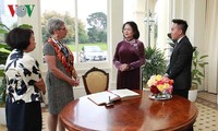 Dang Thi Ngoc Thinh rencontre des dirigeants du Victoria