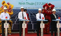 Pose de la première pierre de la plus grande centrale solaire du Vietnam     