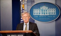 À Moscou, Bolton défend le retrait américain d'un traité nucléaire