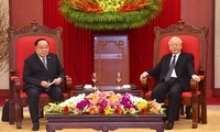 Le vice-Premier ministre et ministre thaïlandais de la Défense en visite au Vietnam 