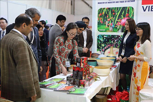 Le Vietnam participe à la quatrième foire et au sommet ASEAN - Inde