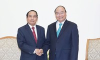 Nguyên Xuân Phuc reçoit le vice-premier ministre laotien Bouthong Chithmany 