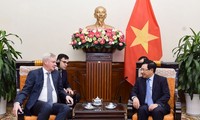 Pham Binh Minh reçoit Vladimir Titov