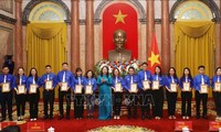 60 jeunes illustres suivant l’exemple du Président Hô Chi Minh