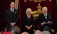 Charles III se rend au Parlement pour sa première visite en tant que Roi