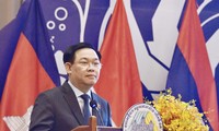 AIPA-43: Vuong Dinh Huê participe à la première session plénière