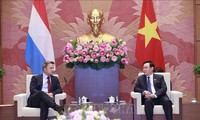 Vuong Dinh Huê rencontre Xavier Bettel