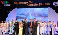 “Tiếp sức ngư dân vươn khơi bám biển” 