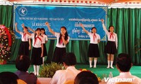 Học sinh Việt kiều Campuchia khai giảng năm học mới