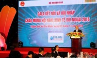 Thủ tướng Nguyễn Xuân Phúc gặp gỡ các đại biểu tham dự Hội nghị Kinh tế đối ngoại 2016