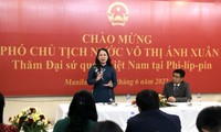 Phó Chủ tịch nước Võ Thị Ánh Xuân thăm và gặp gỡ cán bộ nhân viên Đại sứ quán Việt Nam tại Philippines