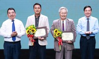 Những vần thơ, điệu nhạc tôn vinh nghề báo 