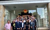 Thứ trưởng Bộ Ngoại giao Lê Thị Thu Hằng thăm cộng đồng người Việt tại Ba Lan