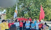 Cộng đồng người Việt tại CH Síp hỗ trợ các nạn nhân vụ cháy làng Malia
