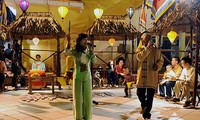 ฟังเพลงพื้นเมืองที่เมืองเก่า Hoi An