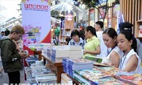  เทศกาลถนนหนังสือตรุษเต๊ตปีกุน 2019 แนะนำหนังสือเกือบ 1 แสนเรื่อง