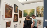 ภาพวาดของจิตรกรเวียดนามได้รับความสนใจในงาน Affordable Art Fair ปี2024 ณ กรุงลอนดอน