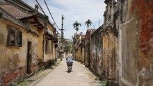 Hanoi's 500-year-old village houses fashion, art event