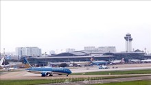 Tan Son Nhat airport sets record by serving 160,000 passengers a day